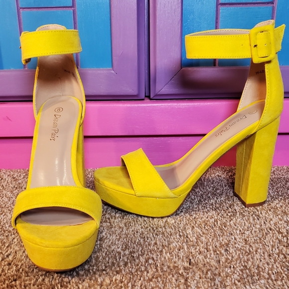 Yellow suede chunky or thick heel buckle strap sandals size 9 - Picture 3 of 10
